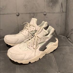 Women’s size 9.5 Hurache